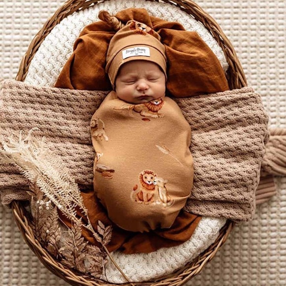 SNUGGLE HUNNY Roar Organic Snuggle Swaddle & Beanie Set - Picture 3 of 7